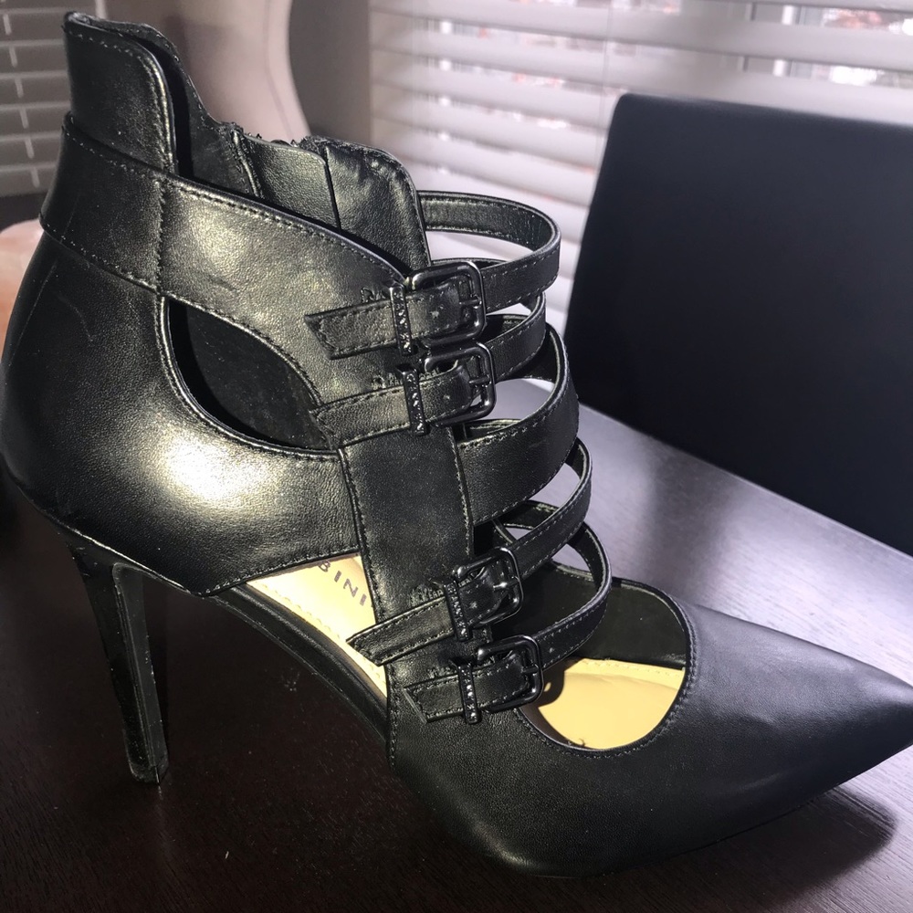 Women Gianni Bini Black Jyler Multistrap Pump